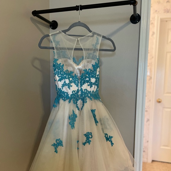 Tween Semi Formal Dress, Ivory, Size 0 - Picture 2 of 5